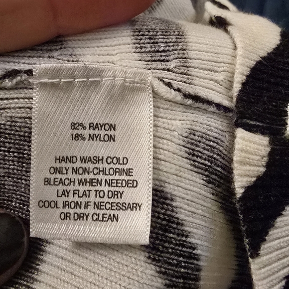 White House Black Market Monochrome Knit Sweater - Picture 4 of 4